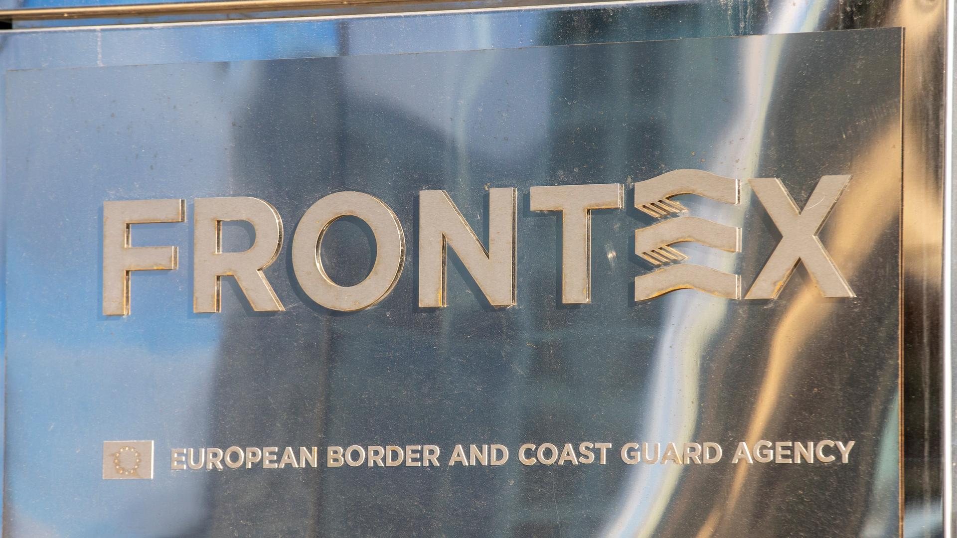 Blick auf das Logo der EU-Grenzschutz Agentur Frontex.