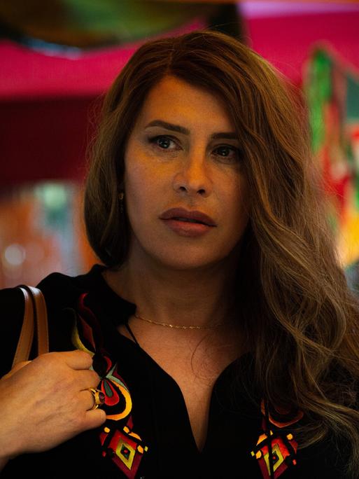 Die Schauspielerin Karla Sofia Gascón ist in einer Szene des Films Jacques Audiard als Emilia Pérez zu sehen. 