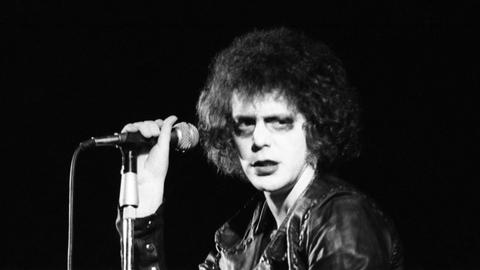 Lou Reed (1942-2013) im Konzert in Paris, 1973