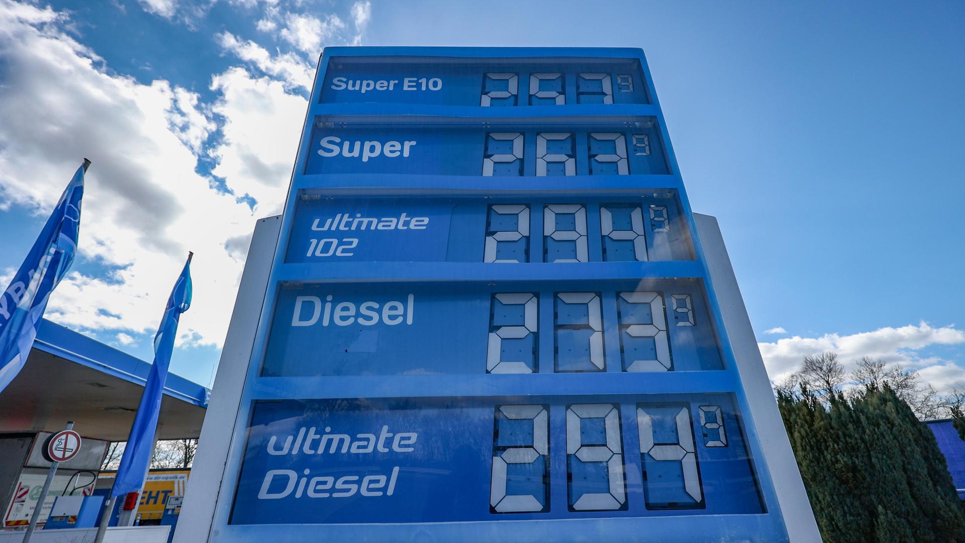 Spritpreis-Tafel einer Aral-Tankstelle