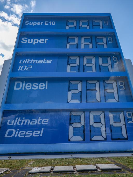 Spritpreis-Tafel einer Aral-Tankstelle