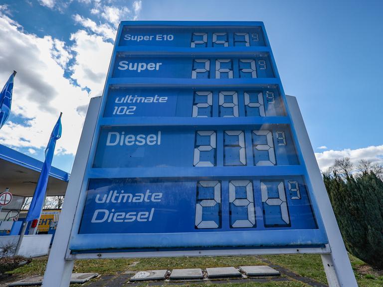 Spritpreis-Tafel einer Aral-Tankstelle
