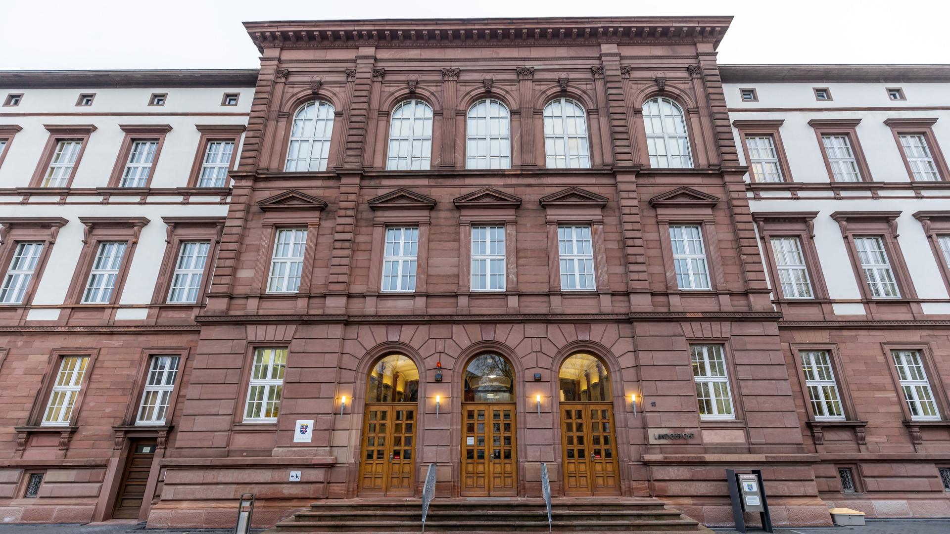 Das Landgericht Gießen von vorne fotografiert. 