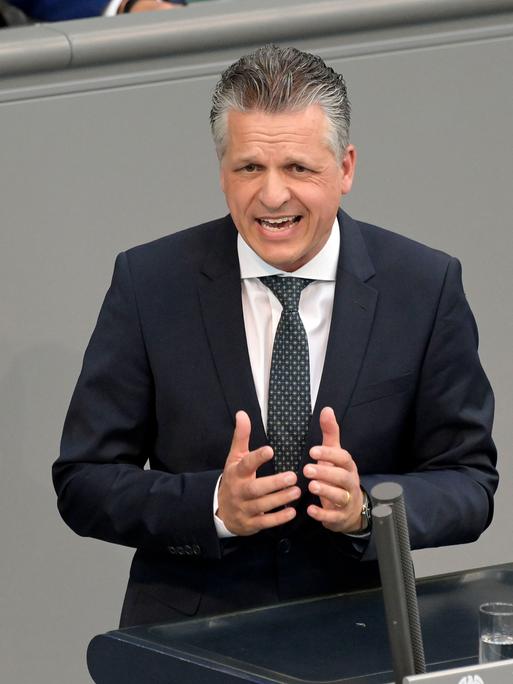 Der Politiker Thorsten Frei spricht im Deutschen Bundestag. 