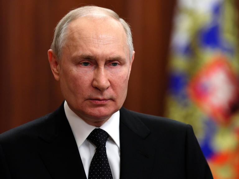 Präsident Putin bei einer Ansprache im russischen Fernsehen 
