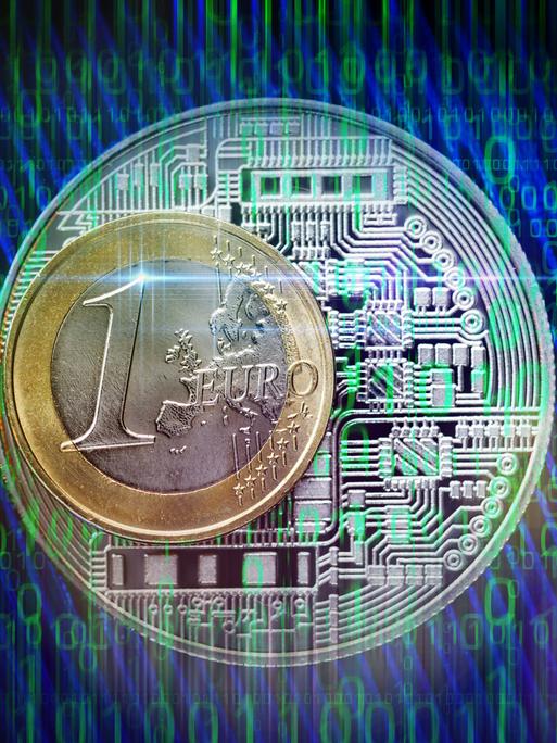Illustration einer Euromünze, dahinter grüne binäre Zahlenfolgen auf blauem Hintergrund.