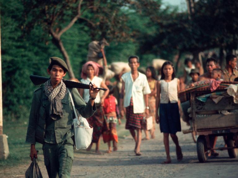Nach der Evakuierung flohen Tausende von Menschen vor den Kämpfen in Phnom Penh.