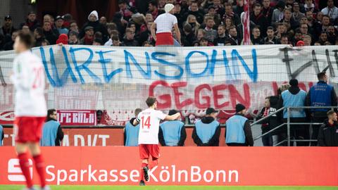 "Hurensohn"-Schmähplakat im Stadion des 1. FC Köln
