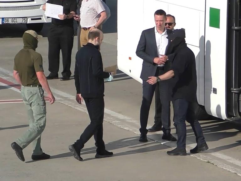 Russland, Der deutsche Rico Krieger wird nach Gefangenenaustausch nach Ankara ausgeflogen 