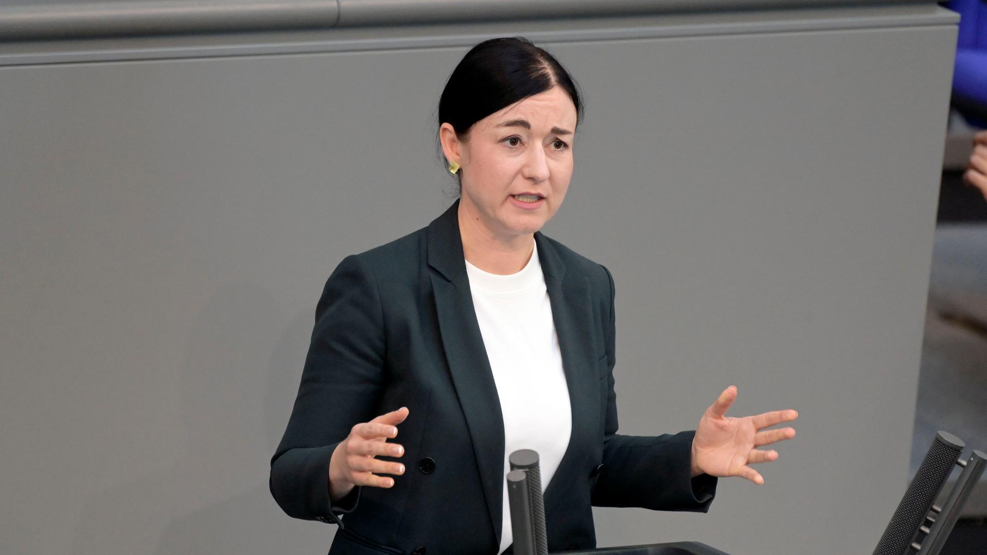 Berlin: Paula Piechotta, Bundestagsabgeordnete der Grünen, spricht im Bundestag.