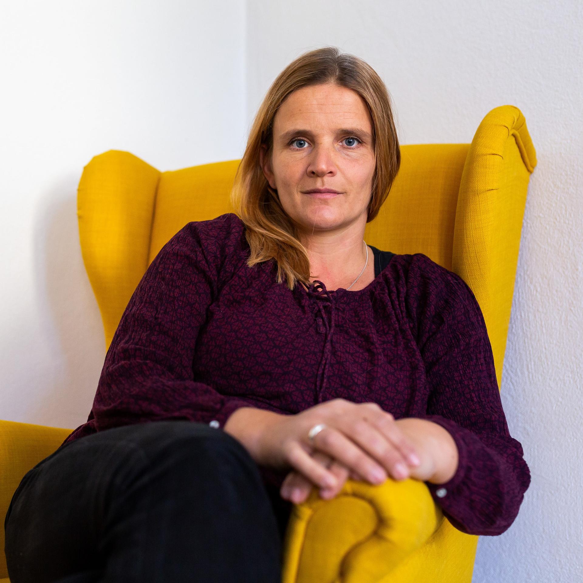 Pädagogin Sarah Pohl - Wenn Angehörige an Verschwörungsmythen glauben