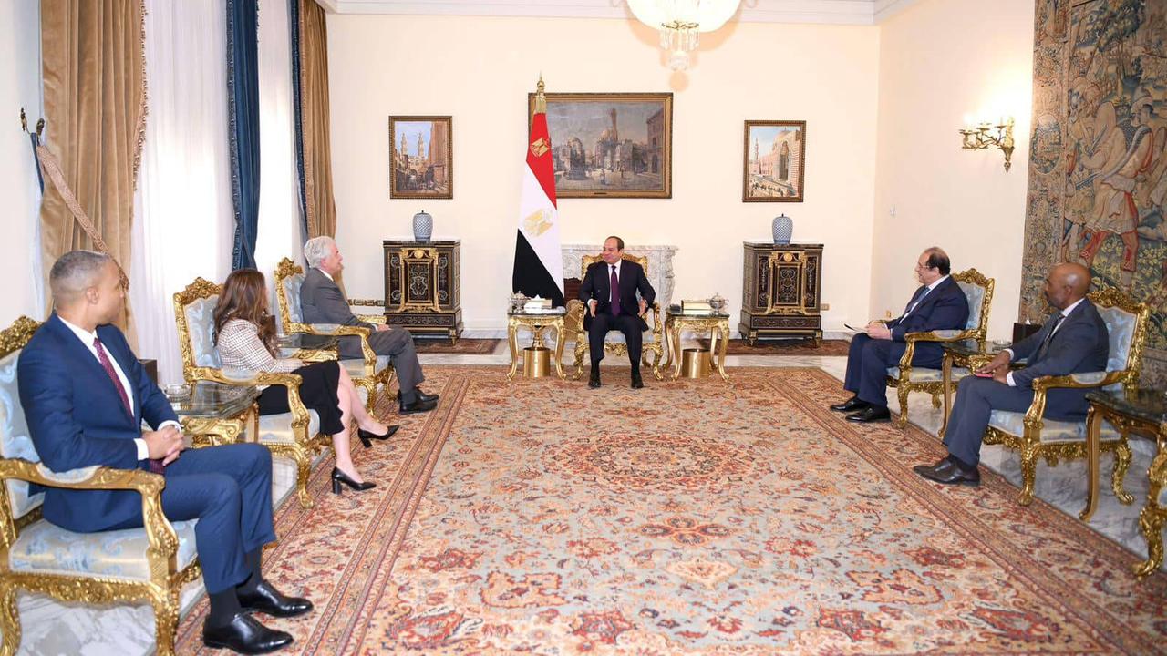 Ägypten, Kairo: Der ägyptische Präsident Abdel Fattah As-Sisi empfängt William Burns, Chef der CIA.