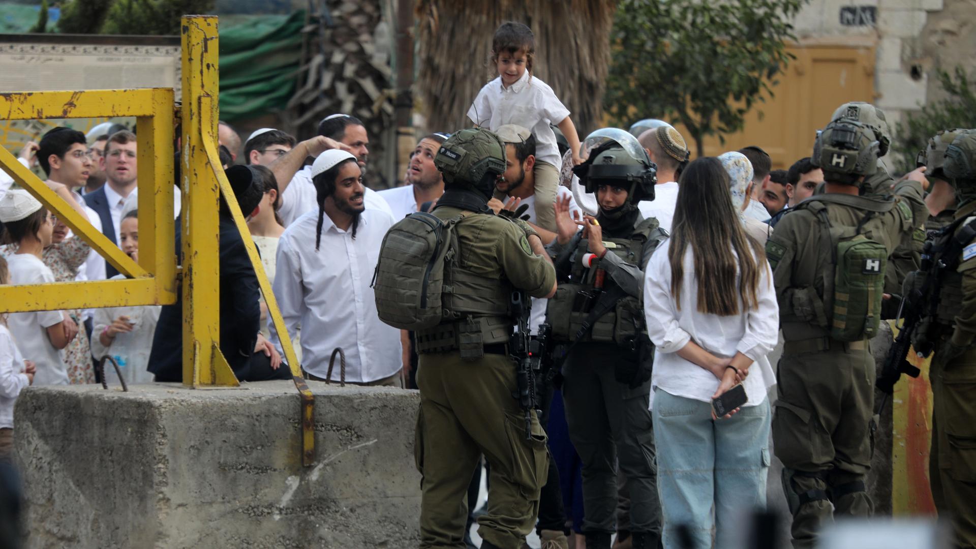 Israeli settlers tour the Old City of Hebron, in the southern West Bank, under heavy protection from Israeli troops, as restrictions are imposed on the movement of Palestinian residents, on October 17, 2026. The visit comes amid repeated settler tours of the area, accompanied by military measures restricting Palestinians' freedom of movement. Photo by Mamoun Wazwaz apaimages//APAIMAGES_11570680/Credit:apaimages/SIPA/2610181246