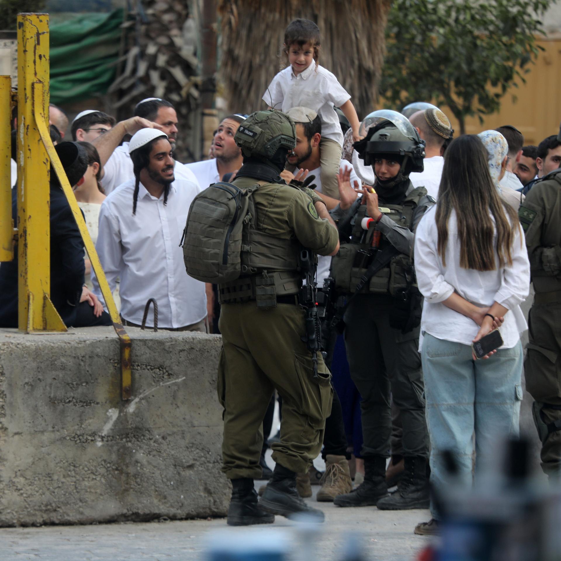 Israeli settlers tour the Old City of Hebron, in the southern West Bank, under heavy protection from Israeli troops, as restrictions are imposed on the movement of Palestinian residents, on October 17, 2026. The visit comes amid repeated settler tours of the area, accompanied by military measures restricting Palestinians' freedom of movement. Photo by Mamoun Wazwaz apaimages//APAIMAGES_11570680/Credit:apaimages/SIPA/2610181246