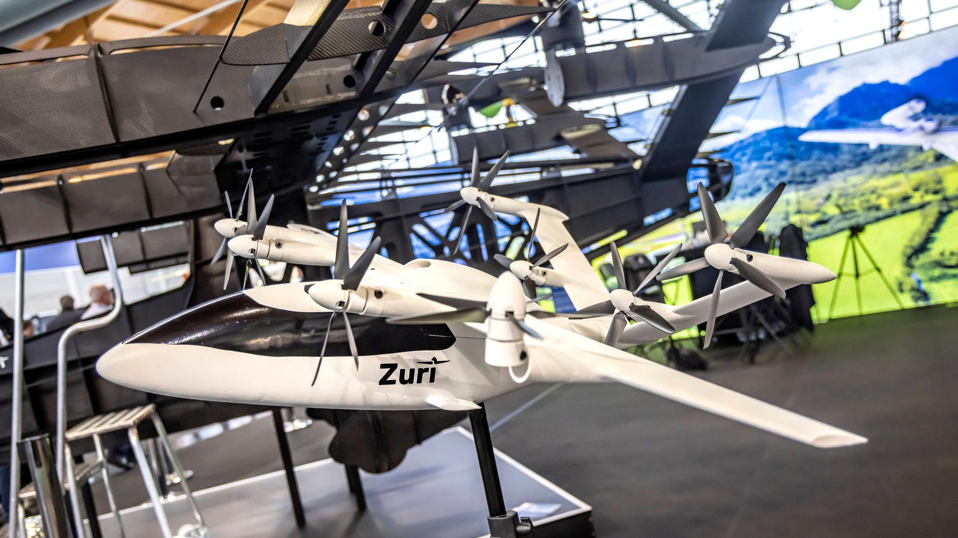 Eine zivile Drohne auf der Luftfahrtmesse AERO in Friedrichshafen Eine zivile Drohne auf der Luftfahrtmesse AERO in Friedrichshafen