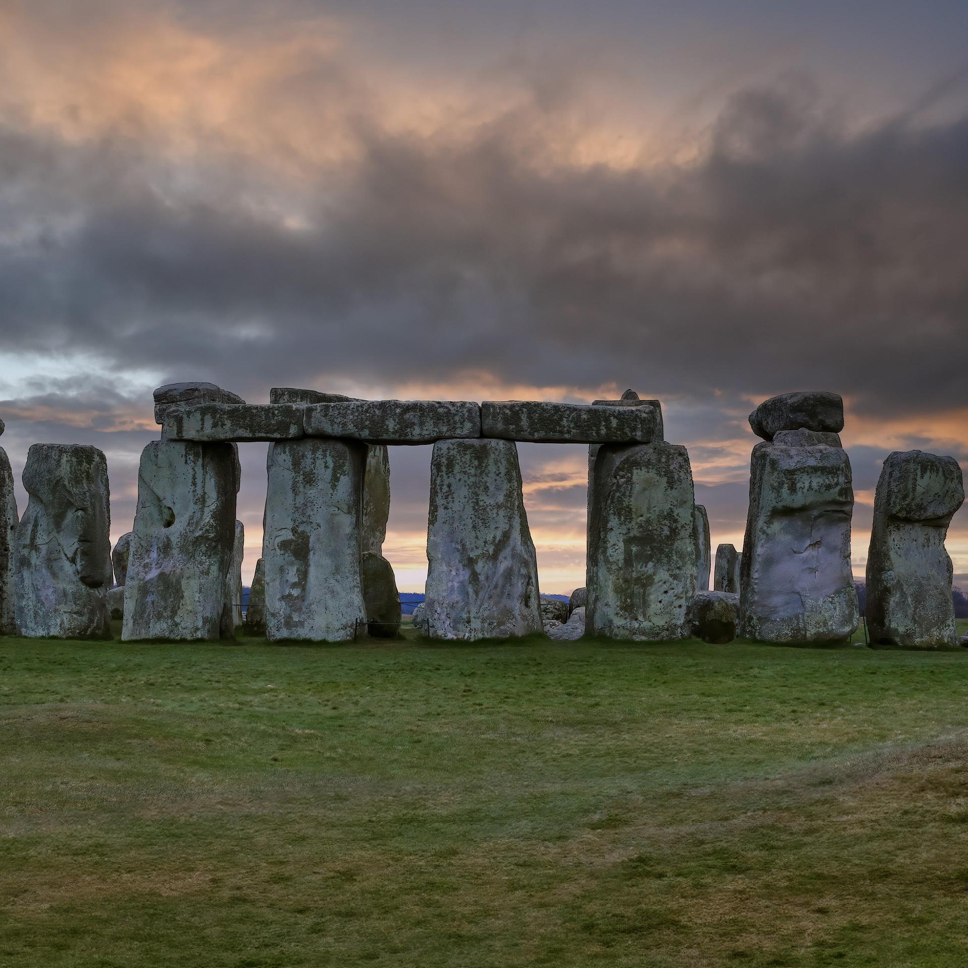 Archäologie - In Stonehenge wird ein 4.500 Jahre altes Haus wieder aufgebaut