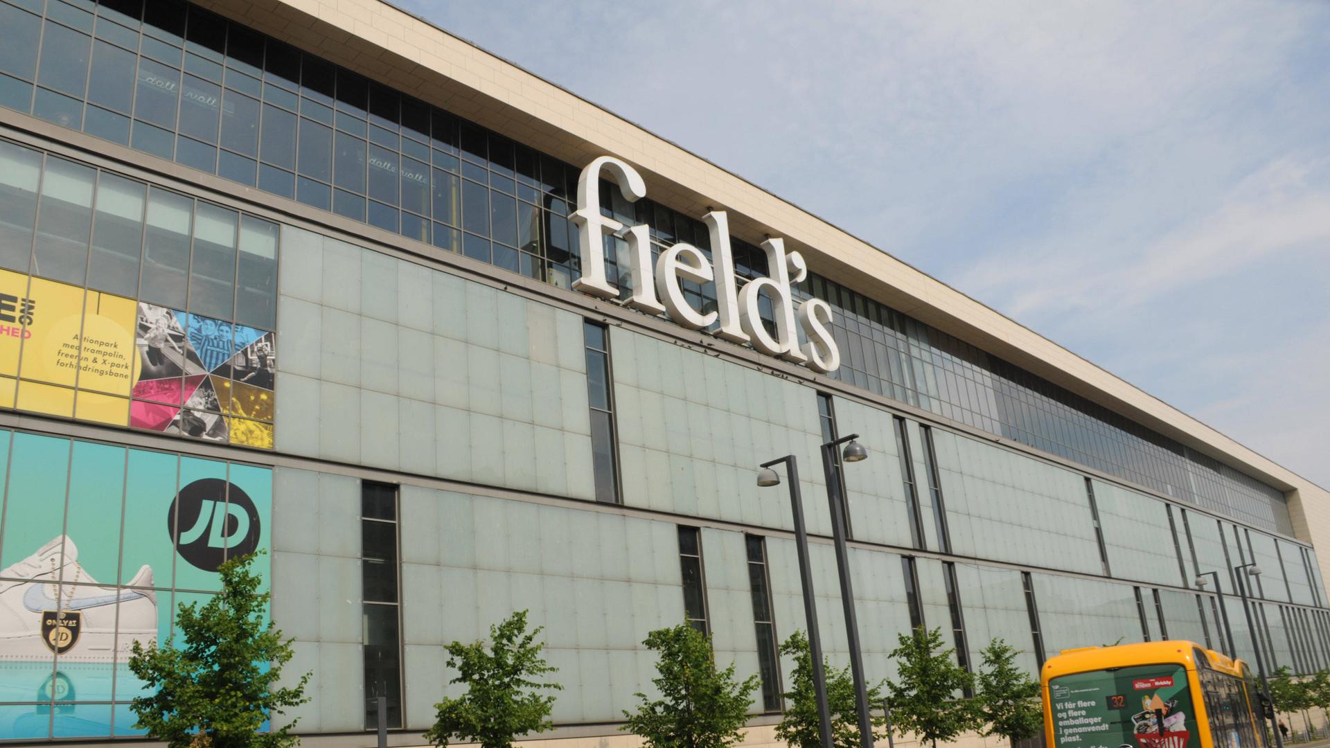 Die Außenfassade des Einkaufszentrum Fields in der dänischen Hauptstadt Kopenhagen. Die Außenfassade des Einkaufszentrum Fields in der dänischen Hauptstadt Kopenhagen.