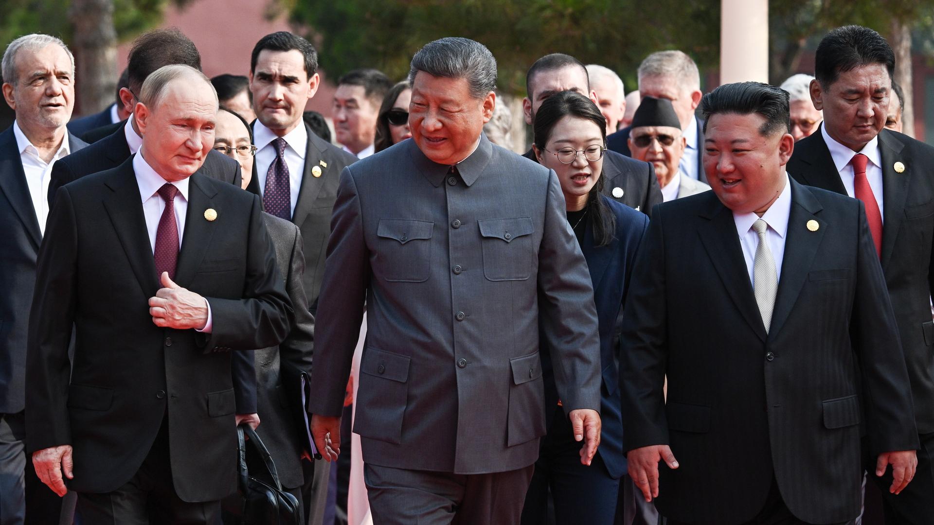 Russlands Präsident Putin, Chinas Präsident Xi und Nordkoreas Staatschef Kim auf dem Weg zur Militärparade in Peking Russlands Präsident Putin, Chinas Präsident Xi und Nordkoreas Staatschef Kim auf dem Weg zur Militärparade in Peking