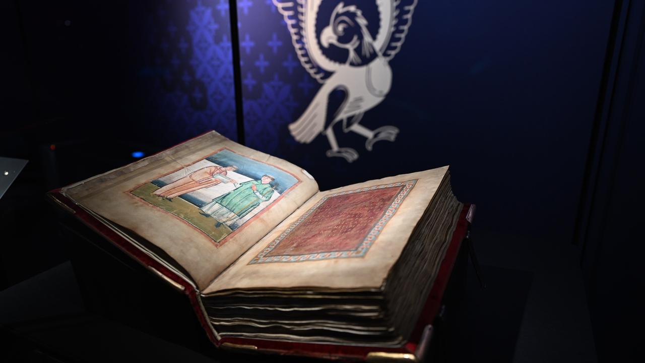 Ein Buch aus dem Jahr 980, das auf der Insel Reichenau entstanden ist, ist bei der großen Landesausstellung "Klosterinsel Reichenau - Welterbe des Mittelalters" im Landesmuseum in Konstanz zu sehen.