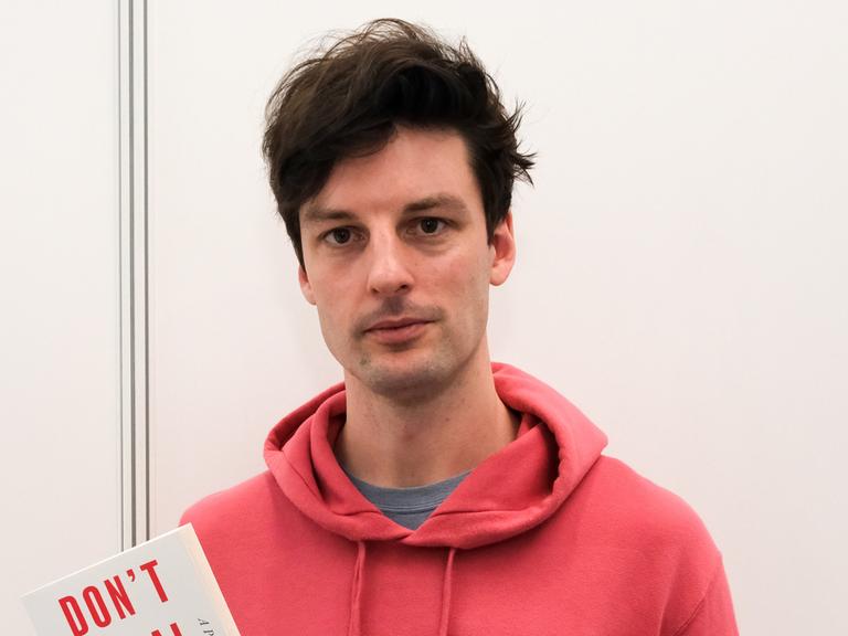 Autoren protestieren mit einem neuen leeren Buch, „Don't Steal This Book” gegen KI-Unternehmen, die Autorenwerke nutzen.