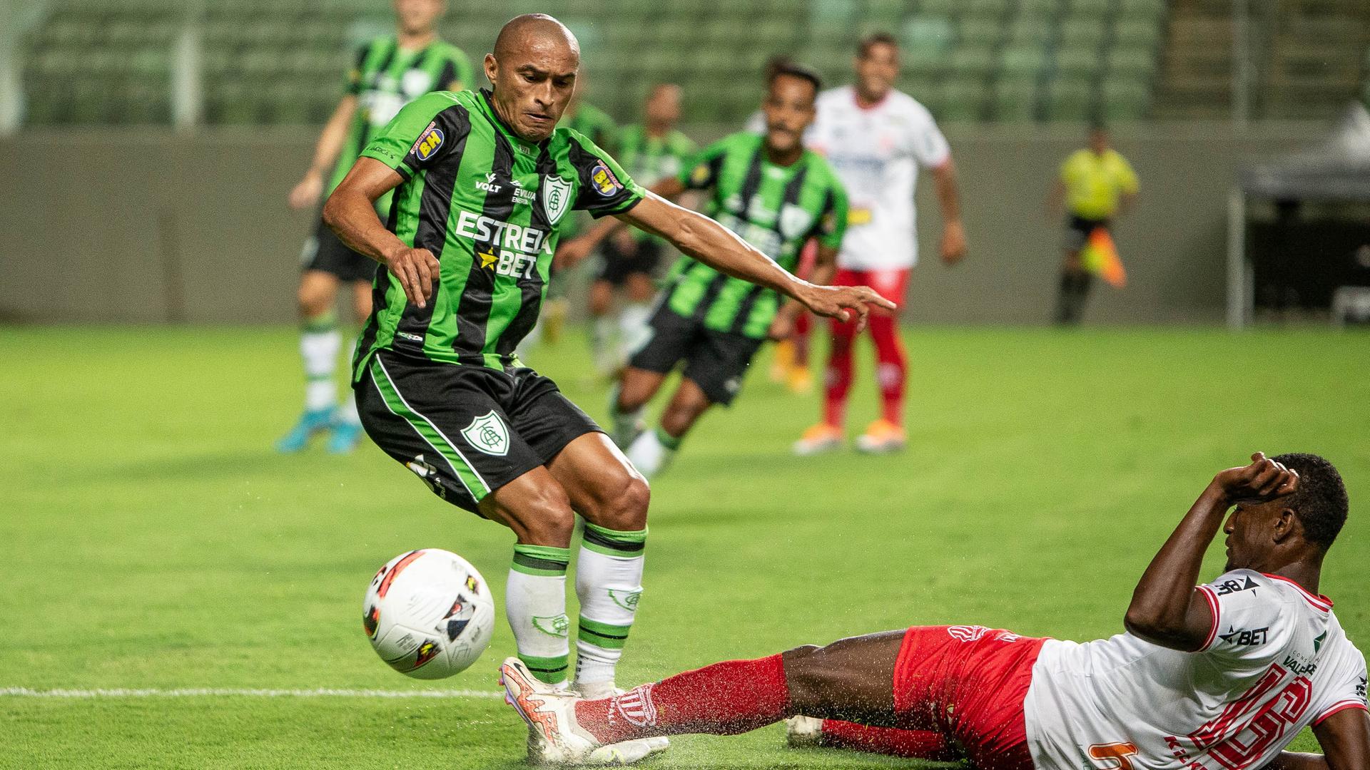 Spielszene aus dem Spiel America MG gegen Vila Nova in der brasilianischen 2. Fußball-Liga