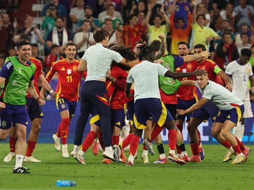 Jubel beim spanischen Team wegen des Einzugs ins EM-Finale.