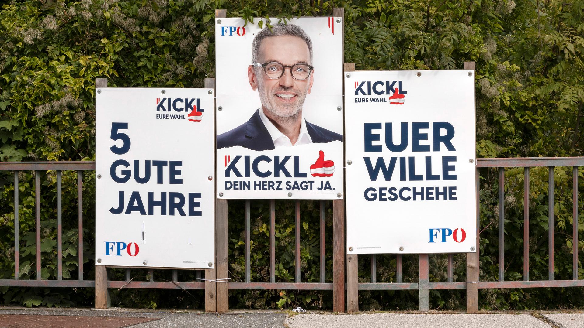 FPÖ-Plakate mit Spitzenkandidat Herbert Kickl für die Nationalratswahl in Österreich am 29. September 2024