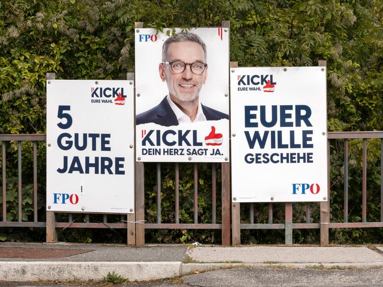 FPÖ-Plakate mit Spitzenkandidat Herbert Kickl für die Nationalratswahl in Österreich am 29. September 2024