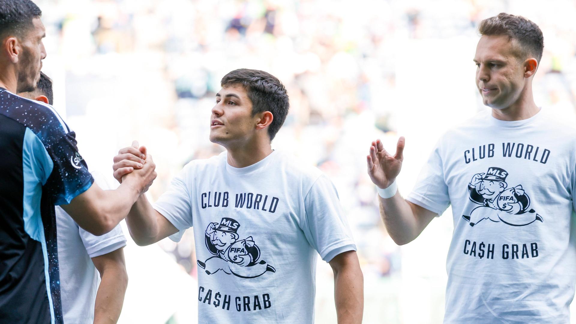 Spieler der Seattle Sounders mit Protestshirts Spieler der Seattle Sounders mit Protestshirts