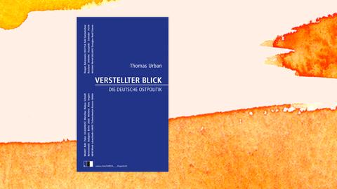 Ein blaues Buchcover mit weißer Schrift ist vor einem grafischen Hintergrund zu sehen.