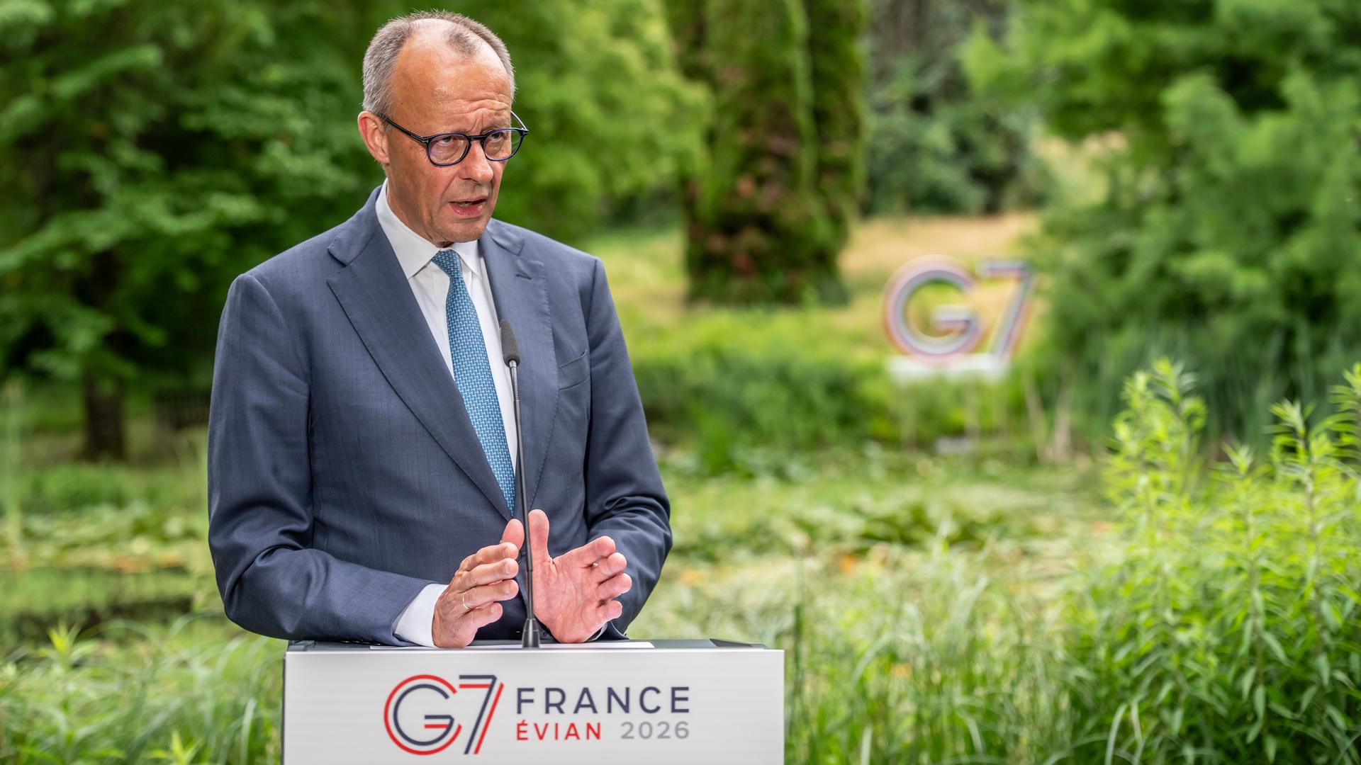 Bundeskanzler Friedrich Merz (CDU) spricht beim Pressestatement beim G7-Treffen in Evian nach der Arbeitssitzung.