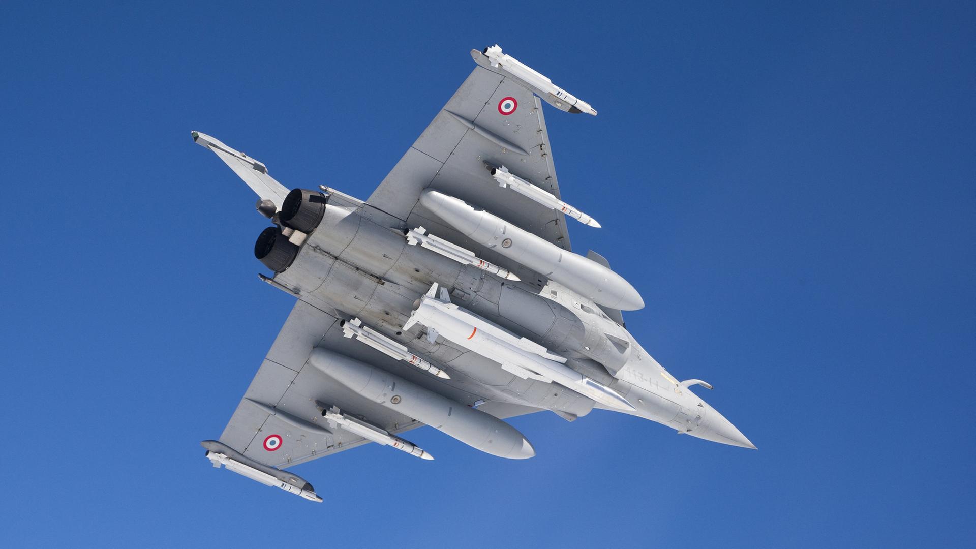 Französischer Militärjet mit Luft-Boden-Mittelstreckenrakete
