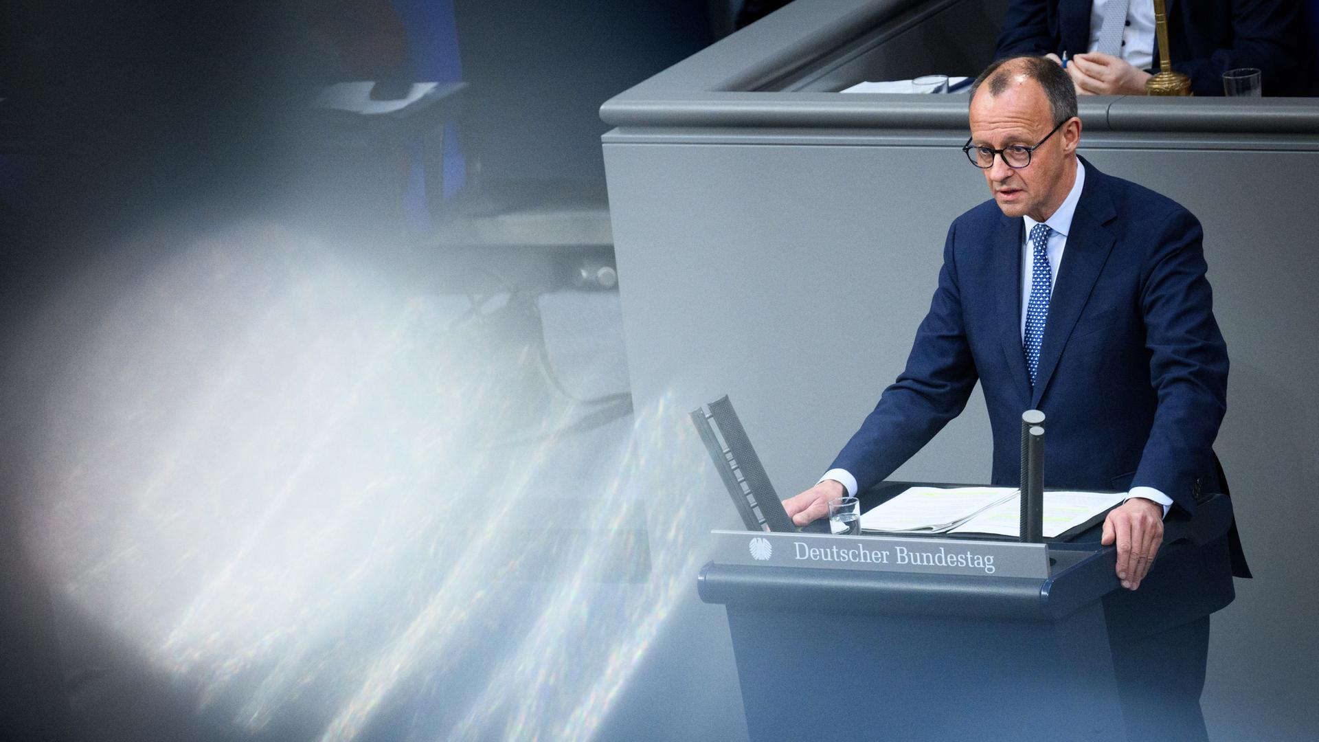Friedrich Merz, Vorsitzender der CDU/CSU-Bundestagsfraktion, spricht in der 213. Plenarsitzung der 20. Legislaturperiode im Deutschen Bundestag. Friedrich Merz, Vorsitzender der CDU/CSU-Bundestagsfraktion, spricht in der 213. Plenarsitzung der 20. Legislaturperiode im Deutschen Bundestag.