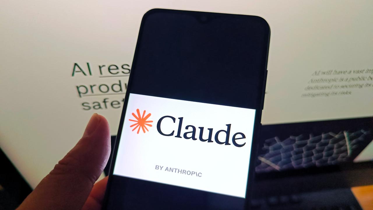 Claude by Anthropic Logo auf dem Monitor eines Smarthones 