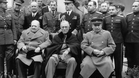 Churchill, Roosevelt und Stalin bei der Konferenz von Jalta, 1945