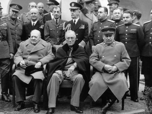 Churchill, Roosevelt und Stalin bei der Konferenz von Jalta, 1945