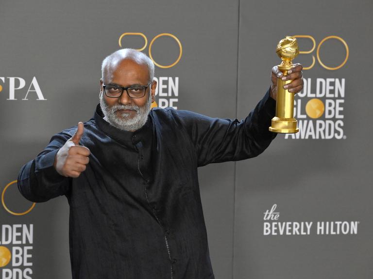 M. M. Keeravani mit dem Golden Globe in der Kategorie "Bester Filmsong". 