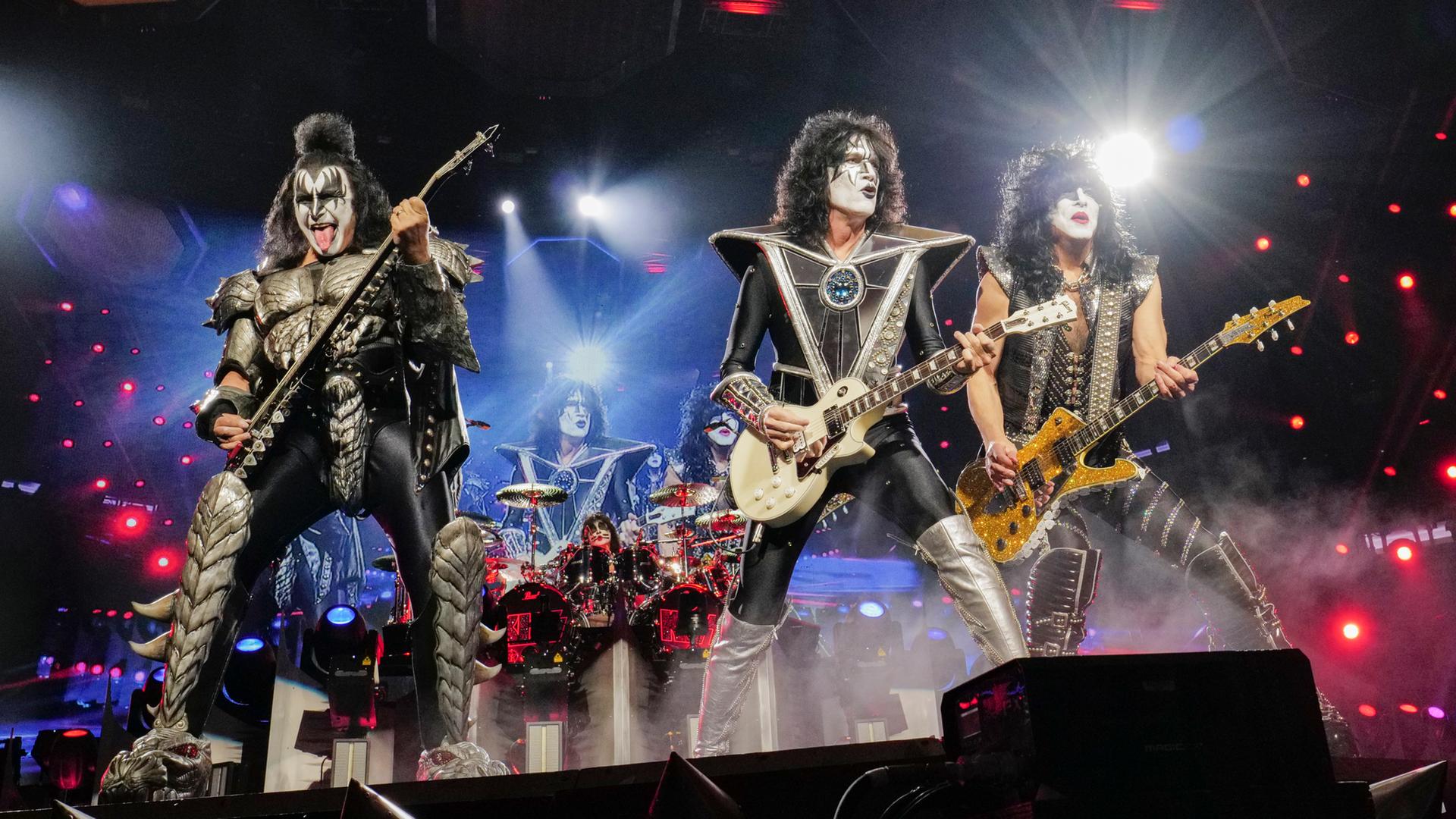 New York - Rockband "Kiss" gibt Abschiedskonzert - und stellt Avatare vor