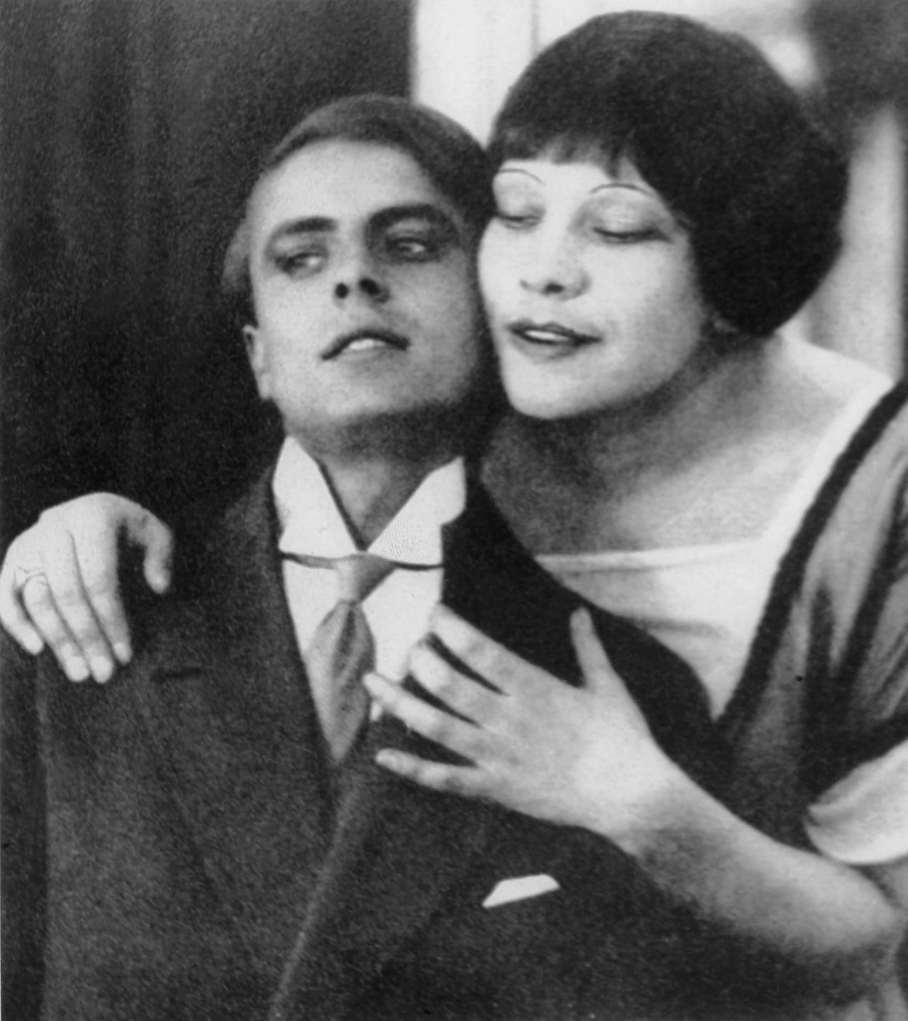 Die Schauspielerin Tilla Durieux, mit Ernst Hofmann in dem Stummfilm "Die Launen der Weltdame" von 1914