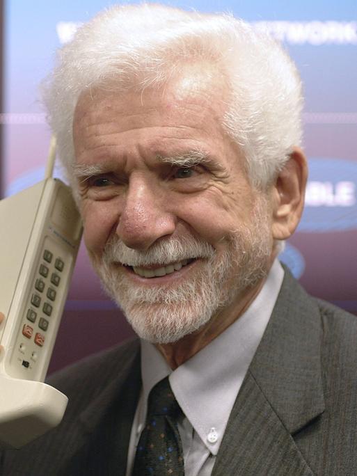 Gilt als Erfinder des Mobiltelefons: Der US-amerikanische Elektroingenieur Martin Cooper hier im Jahr 2009 bei der Verleihung des Prinz-von  Asturien-Preises.