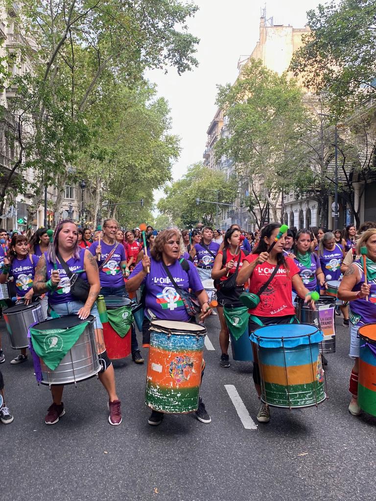 Frauen protestieren am Weltfrauentag in Buenos Aires gegen den Abbau von hart erkämpften Frauenrechten 