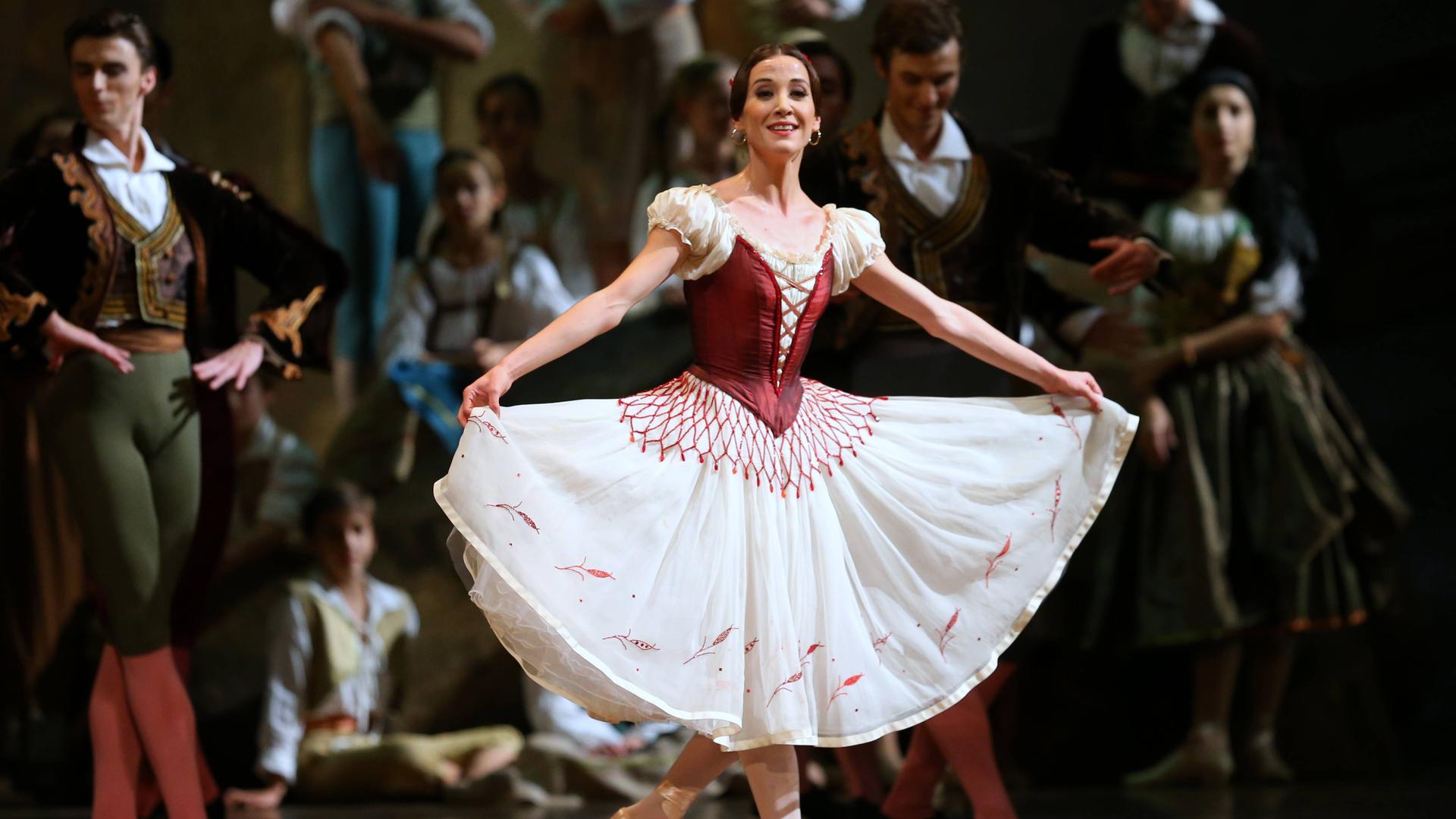 Szene aus dem Ballett "Paquita" mit der Tänzerin Ludmila Pallero am Bolschoi Theater 2013. 
