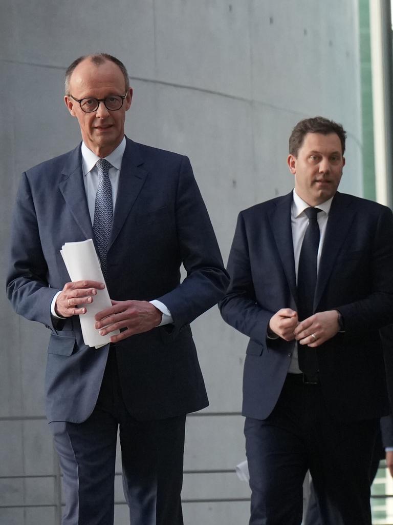 Friedrich Merz, CDU-Bundesvorsitzender, Lars Klingbeil, SPD-Bundesvorsitzender, Markus Söder, CSU-Vorsitzender, sowie Saskia Esken, SPD-Bundesvorsitzende, stellen die Ergebnisse der Sondierungsgespräche von Union und SPD vor.