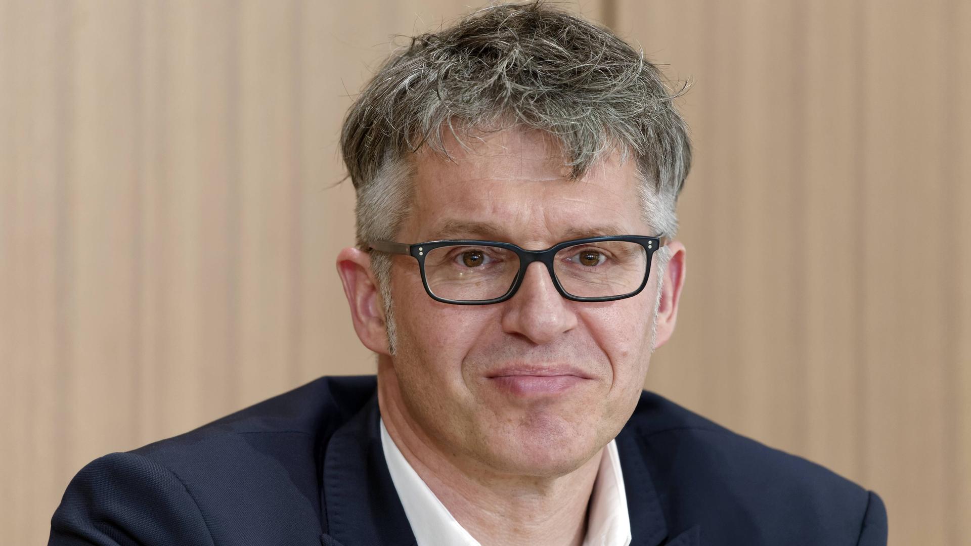 Bernhard Rohleder im Porträt. Bernhard Rohleder im Porträt.