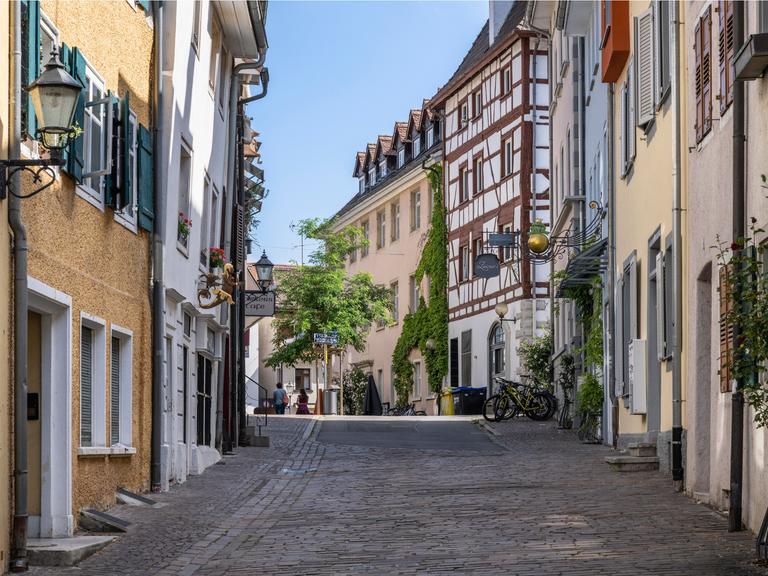 Die Schmidtengasse in der Altstadt von Radolfzell am Bodensee