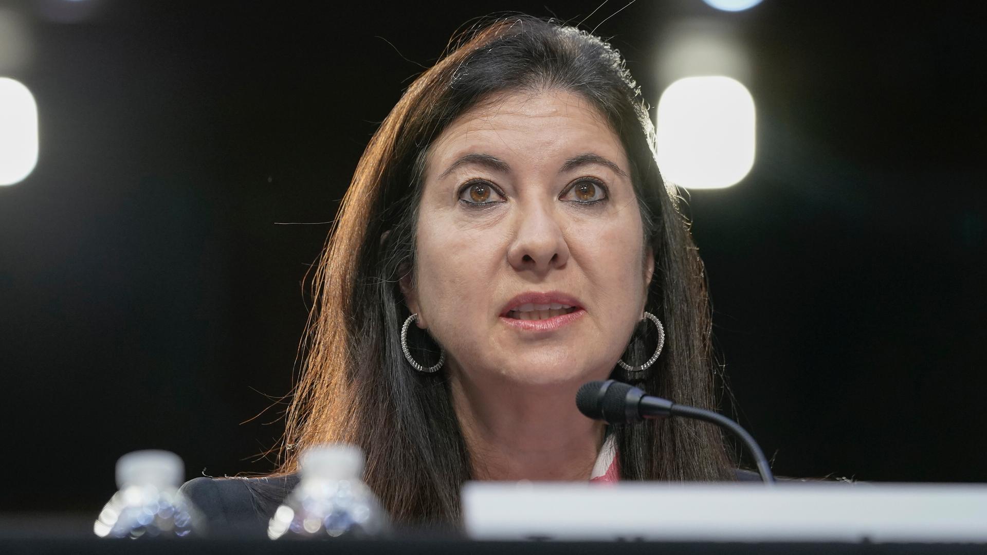 Adriana Kugler, Mitglied des Fed-Gouverneursrats, spricht im US-Kapitol in Washington (Archivbild von Juni 2023) 