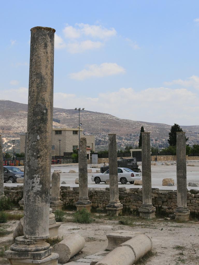 Überreste des antiken Theaters aus der Römerzeit in Samaria im Westjordanland. 