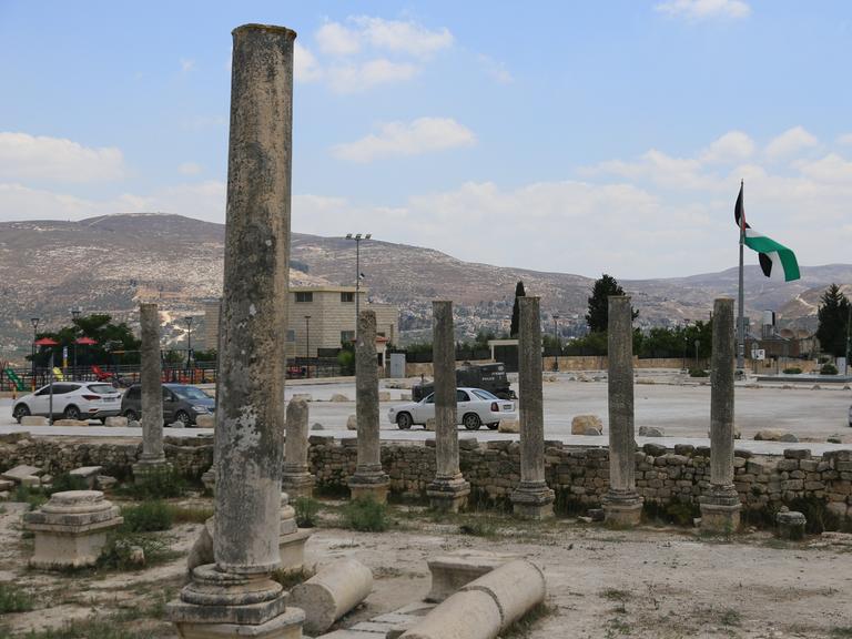 Überreste des antiken Theaters aus der Römerzeit in Samaria im Westjordanland. Überreste des antiken Theaters aus der Römerzeit in Samaria im Westjordanland.