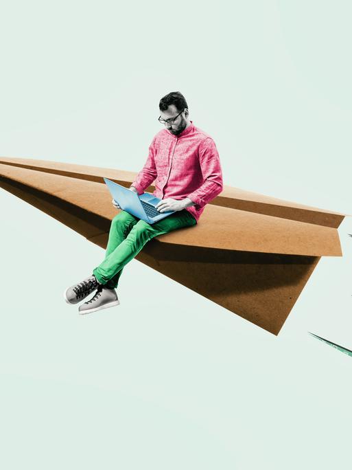 Collage/Illustration einer Person mit Laptop, die auf einem Papierflieger sitzt und durchstartet.