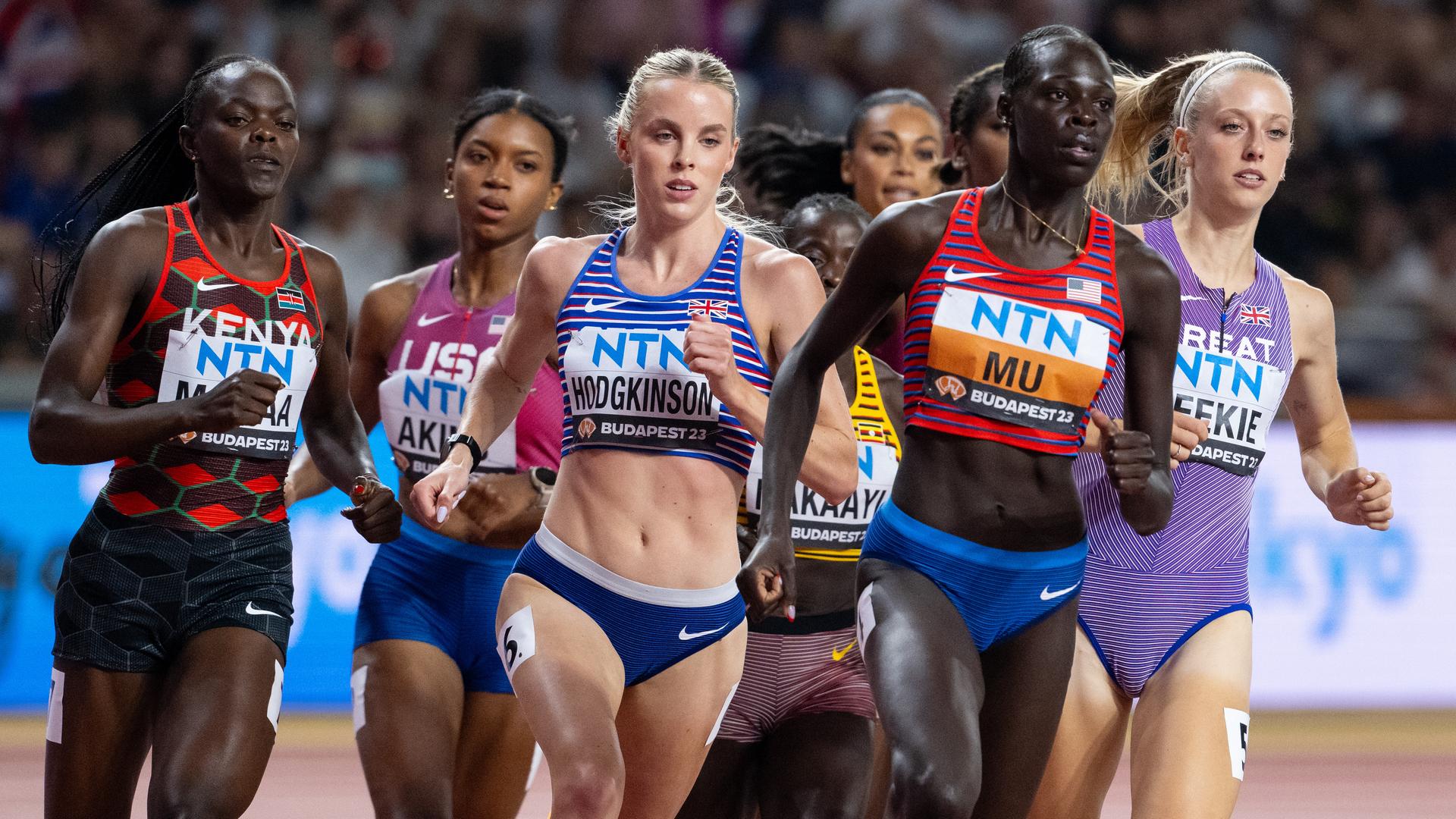 Frauen beim 800-Meter-Lauf bei der Leichtathletik Weltmeisterschaft in Budapest.